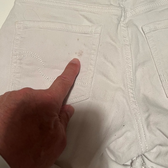 EUC‎ Levis Womens White Mid Length Stretch Cuffed Jean Shorts Size 26 (B5) - Picture 6 of 8